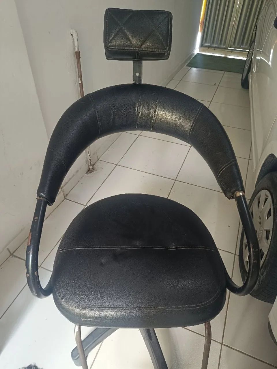 Vende-se cadeira de barbeiro semi nova