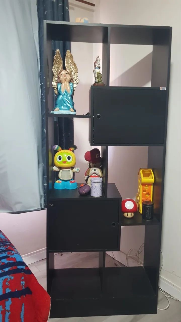 Vende se estante 
