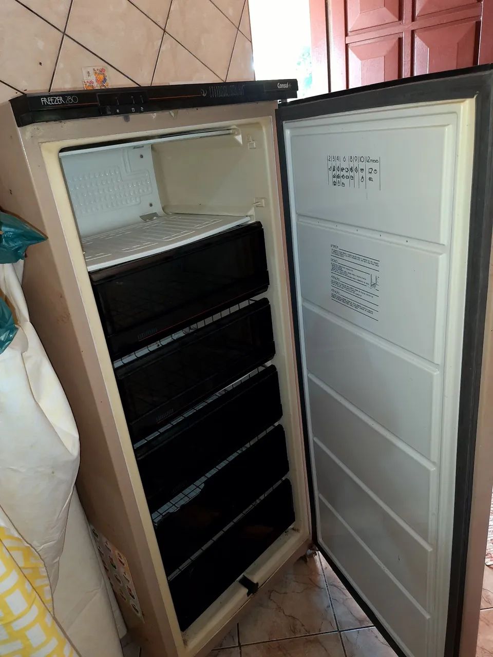 Freezer Cônsul 280 lts, 220 v - Foto 2