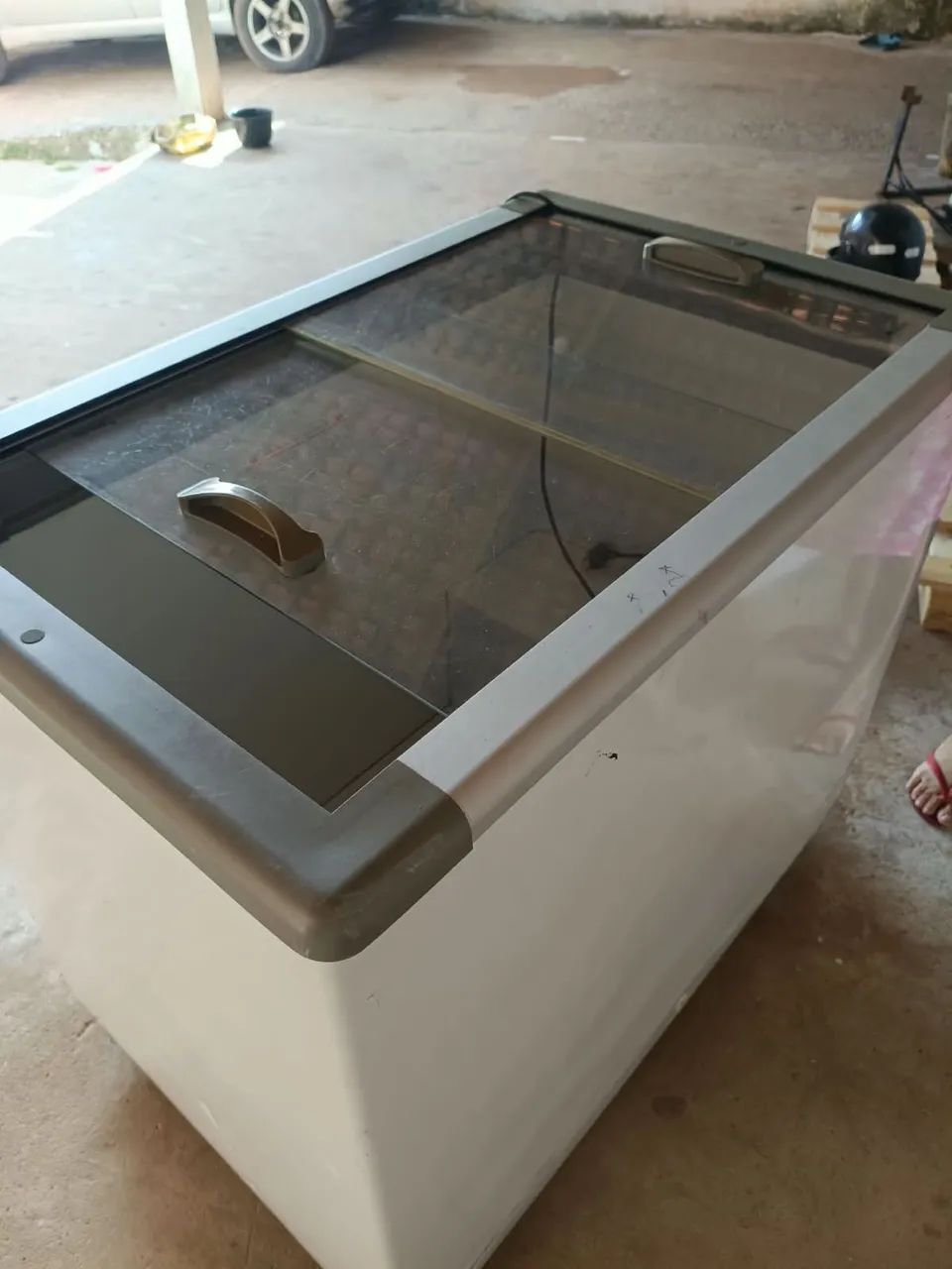 Freezer horizontal com defeito