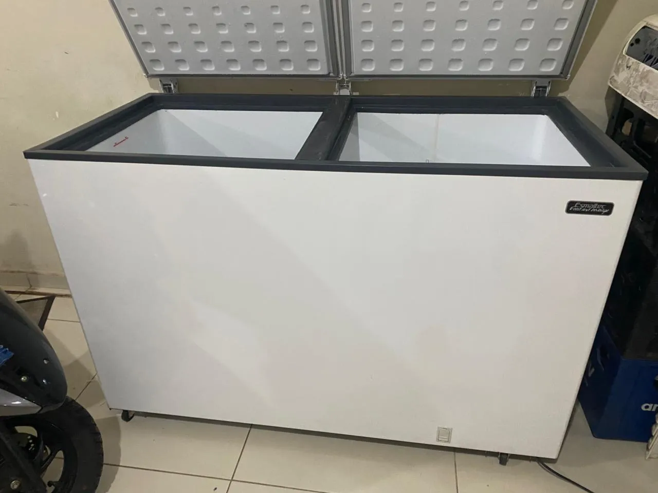 Cervejeira expositor Gelopar 3 portas - Geladeiras e Freezers