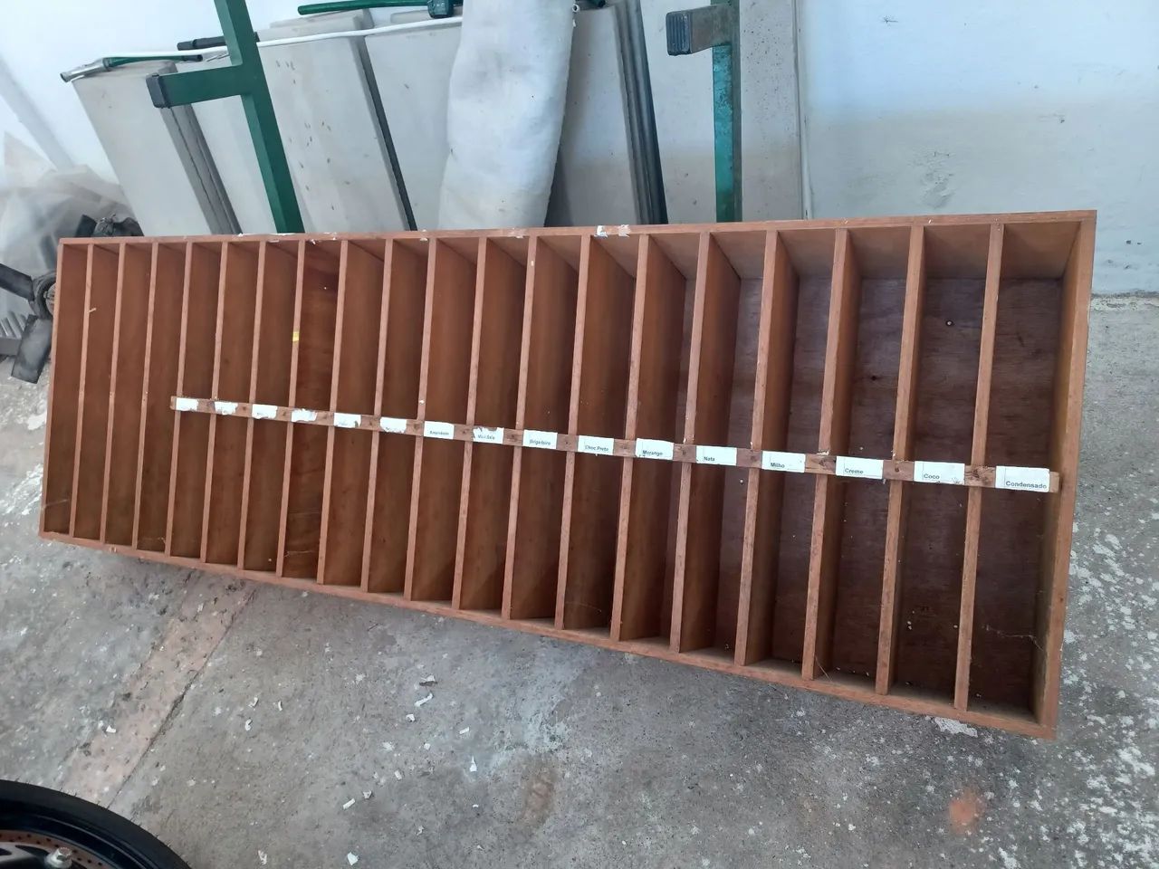 Vende-se prateleira (suporte na parede)para garrafas de vinhos.  - Foto 4