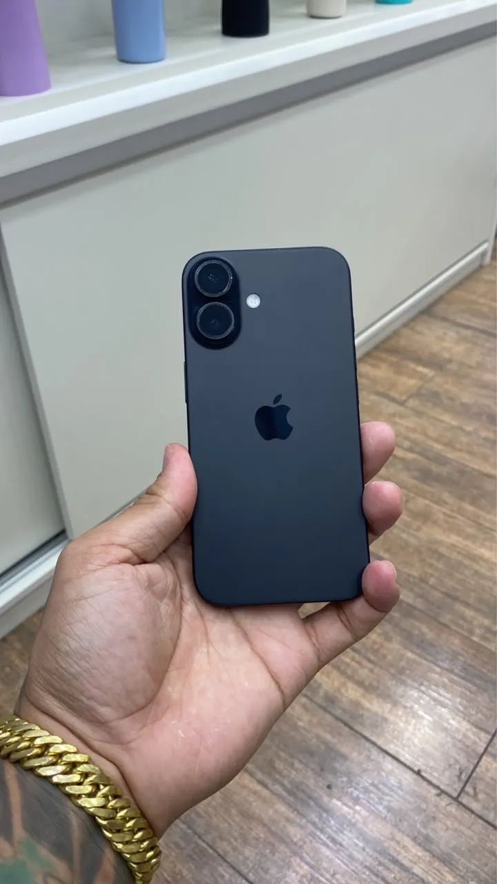 iPhone 16