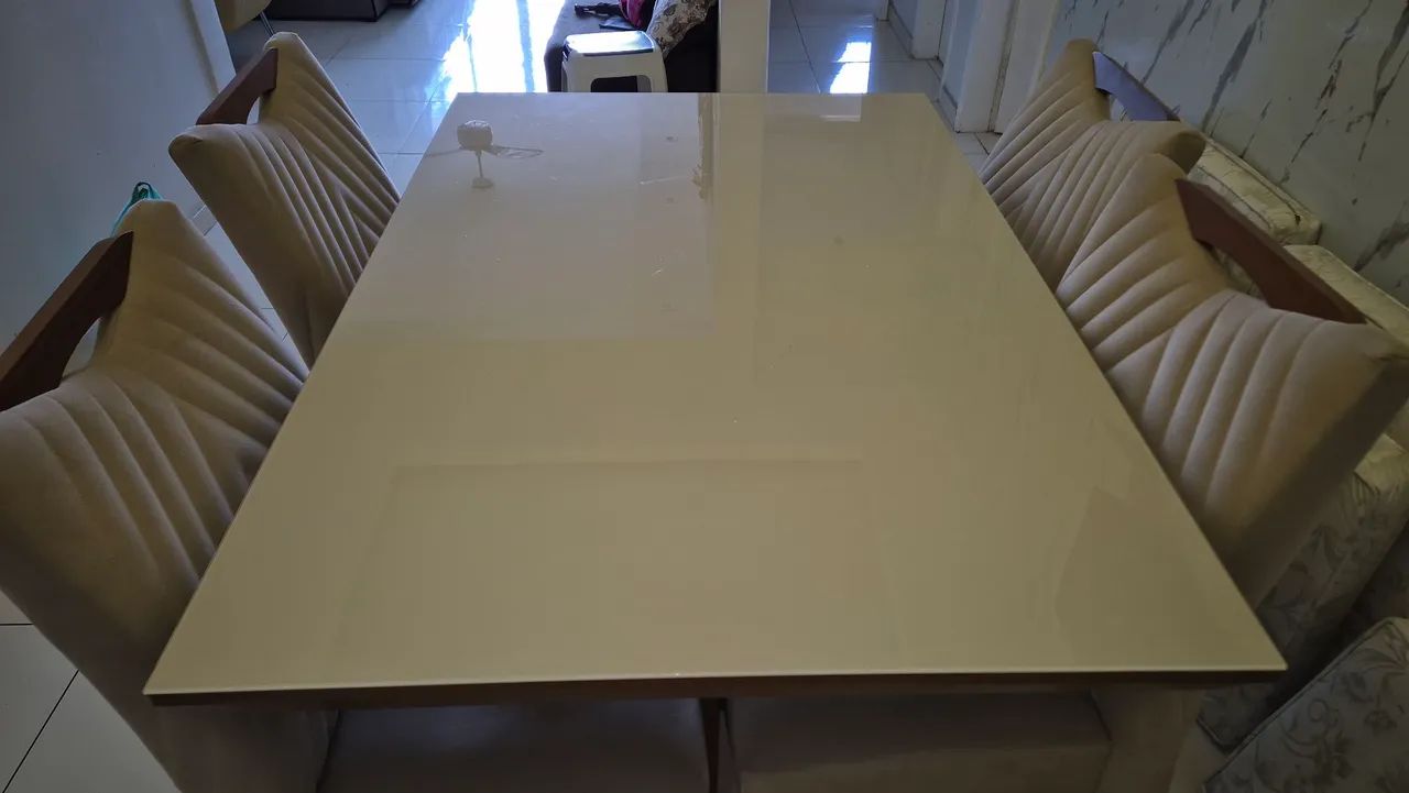 Vendo mesa de jantar com 4 cadeiras.  - Foto 2