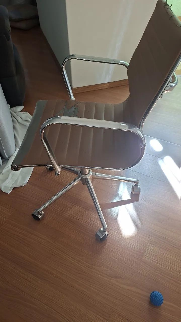 Cadeira de escritorio giratoria