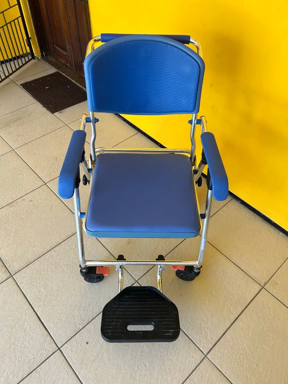 CADEIRA DE BANHO NOVA - Foto 2