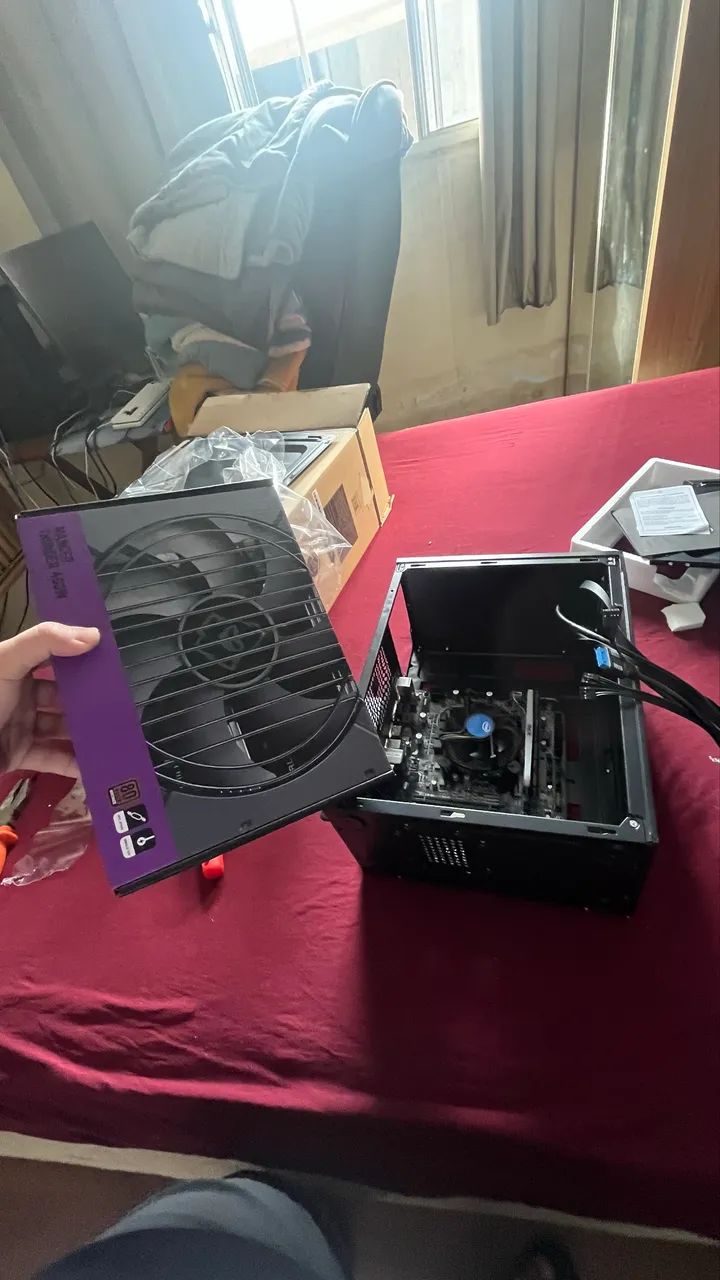 PC Gamer i3-10100F + RX 550 4GB + 16GB RAM + SSD 240GB