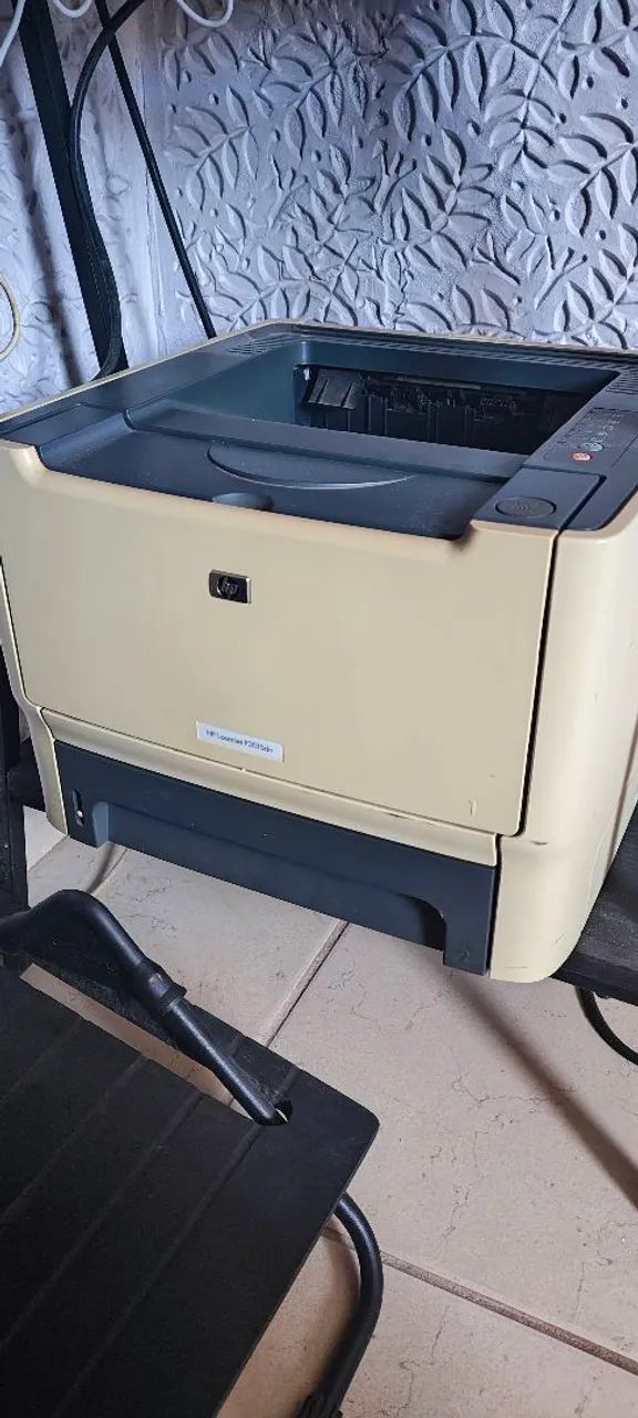 Impressora HP P2015 laser monocromática.