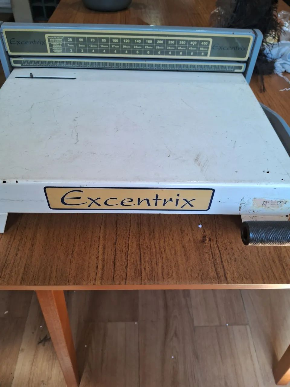 Perfuradora de papel Excentrix
