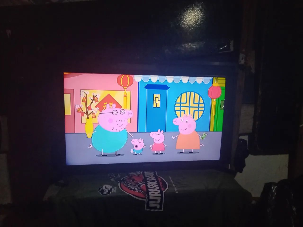 Tv smart 29 polegadas adaptada na moldura de 32 funcionando normal  - Foto 2