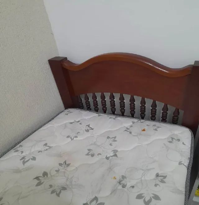 Cama de Solteiro Usada Madeira Maciça marcas de uso - Foto 3