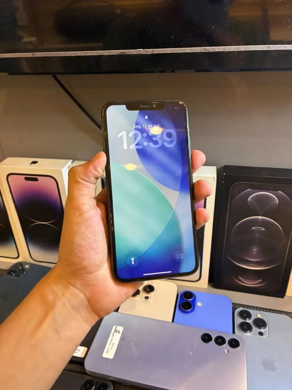 iPhone 11 Pro Max - 64GB <br>?1.599,00 - Foto 2