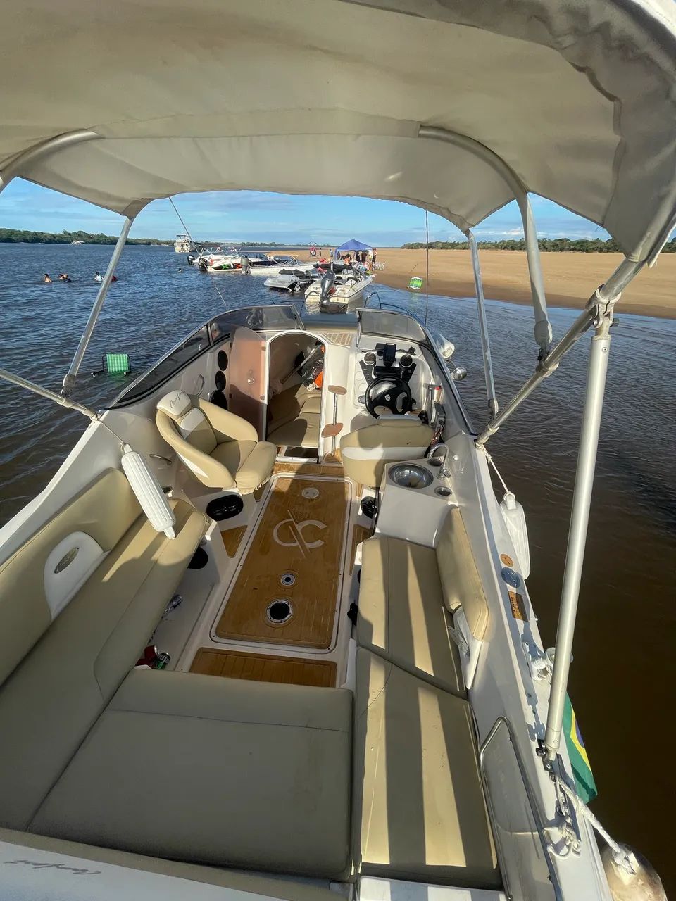 Lancha Ventura 215 cabinada  - Foto 2
