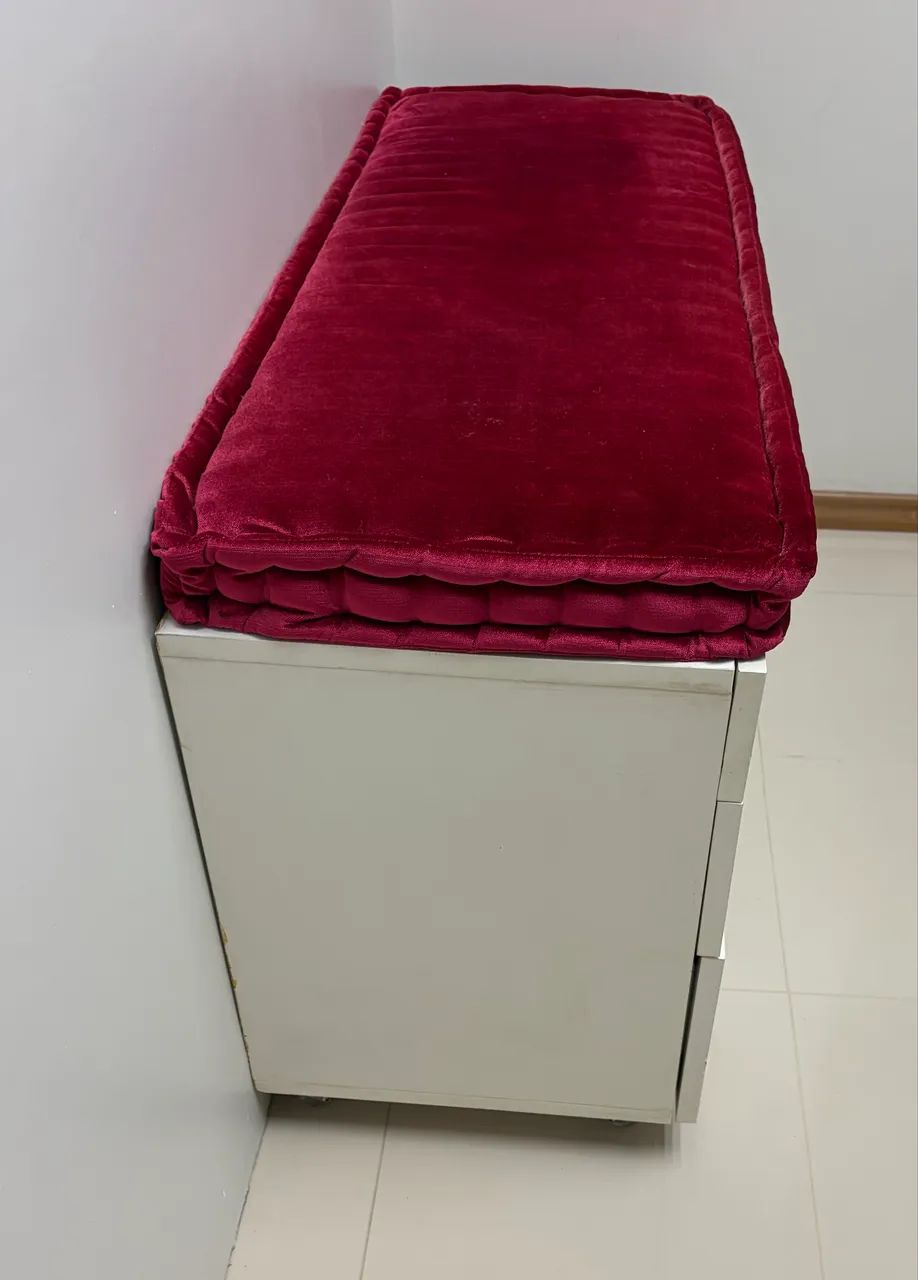 Cômoda com gavetas e almofada  - Foto 4