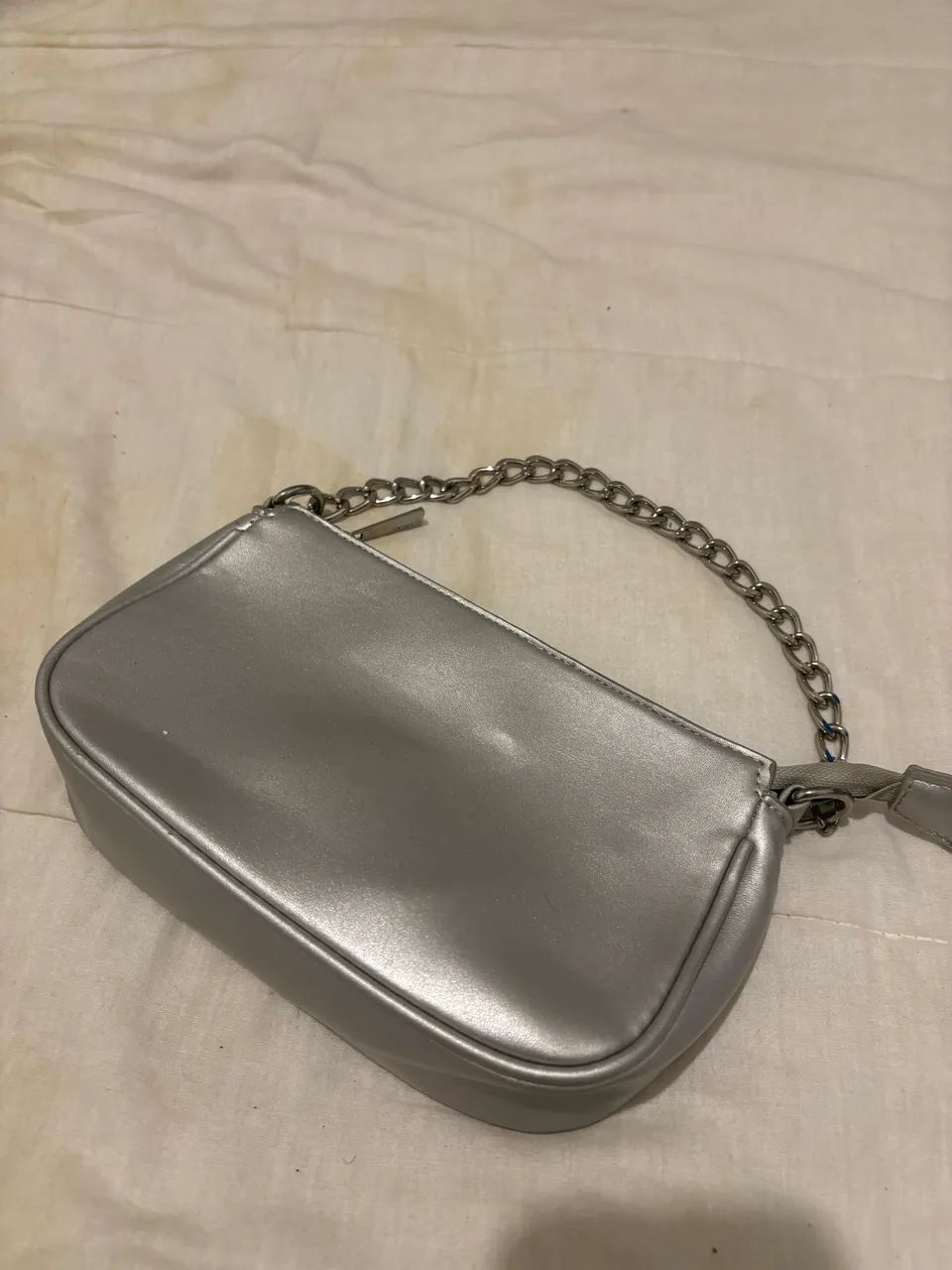 Bolsa Feminina Prata Metalizada com Corrente - Transversal - Foto 2