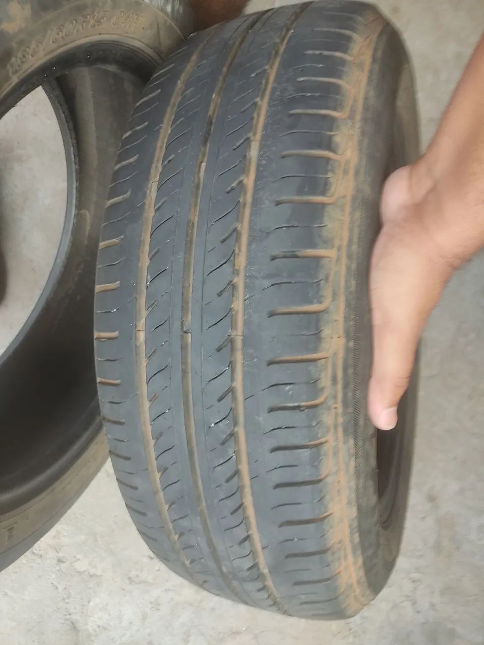 Pneu meia vida 185/60 R15 - Foto 2
