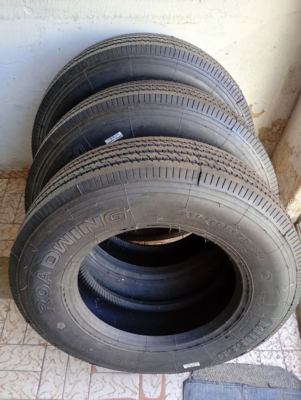 PNEUS DE CAMINHÃO MERCEDINHA E VOLKSWAGEN NOVOS ARO 17.5  - Foto 5