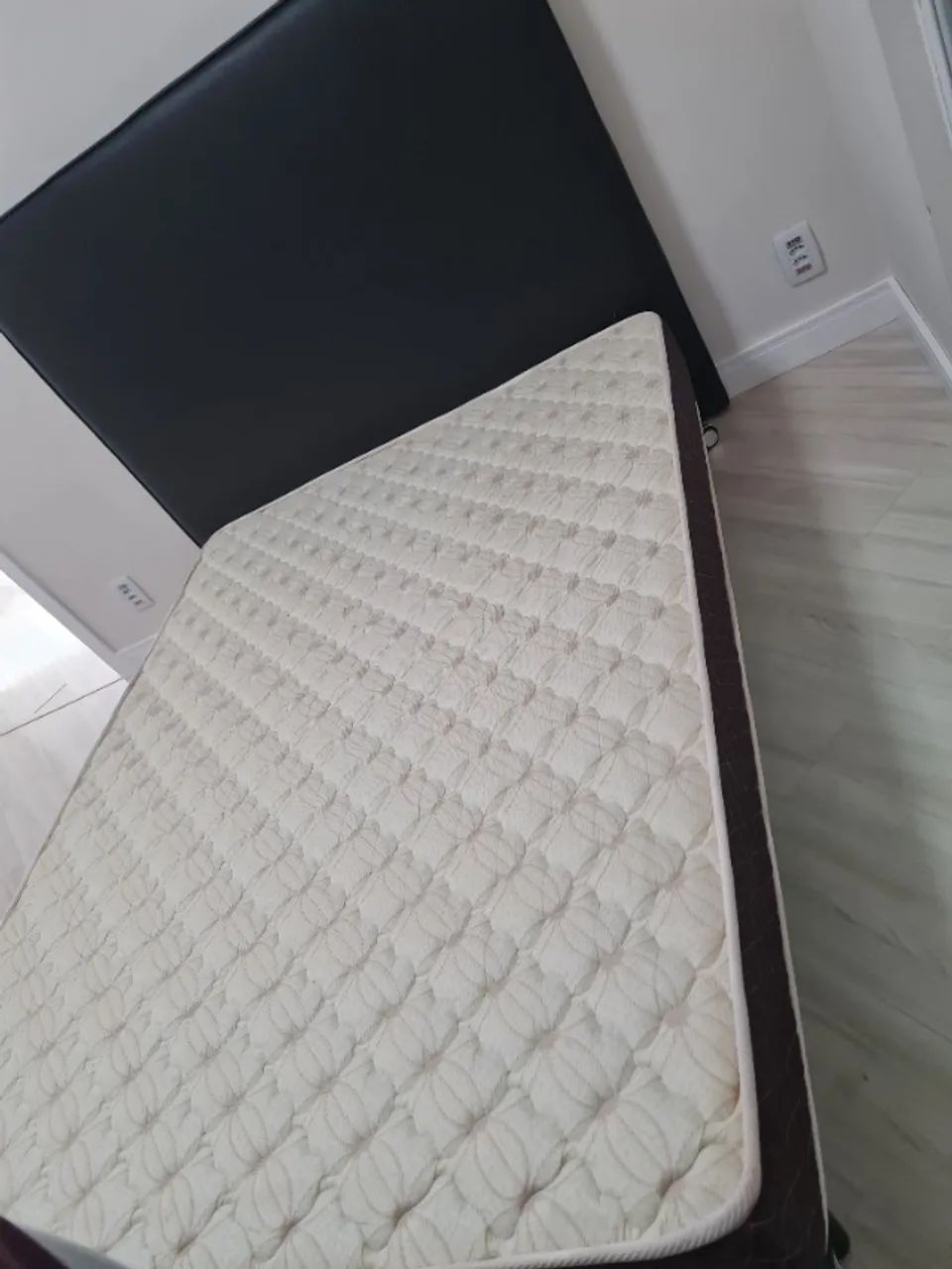 Cama casal, colchão e cabeceira. - Foto 4
