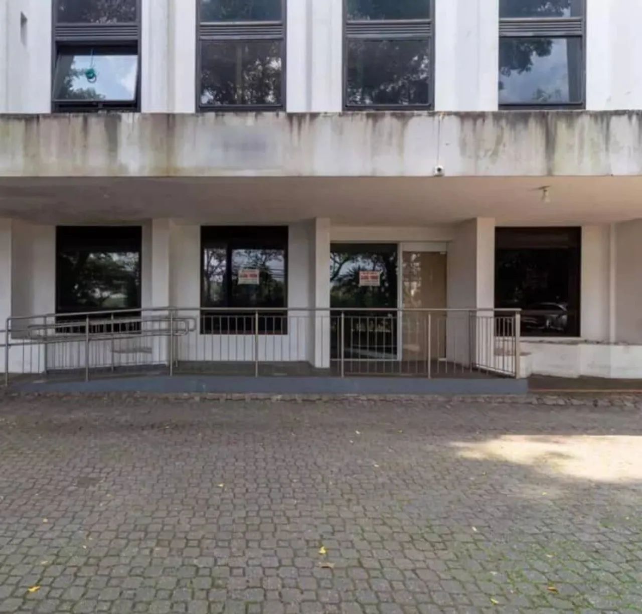 Loja na Avenida General Furtado Nascimento, 740  180 m²