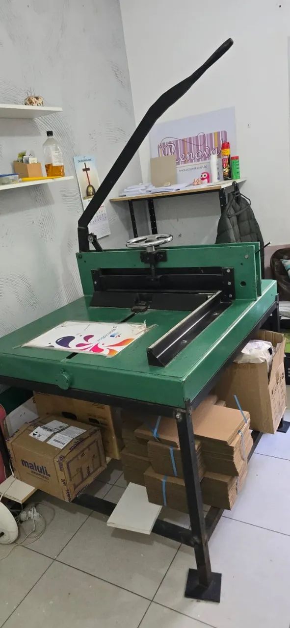 Guilhotina de papel profissional de facão semi industrial boca util de 70cm