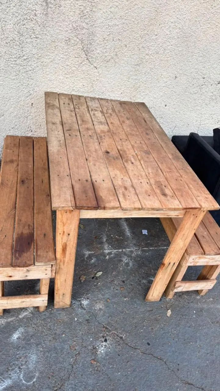 Mesa de Madeira Maciça com Bancos - Rústica e Resistente muito boa bem reforçado - Foto 2