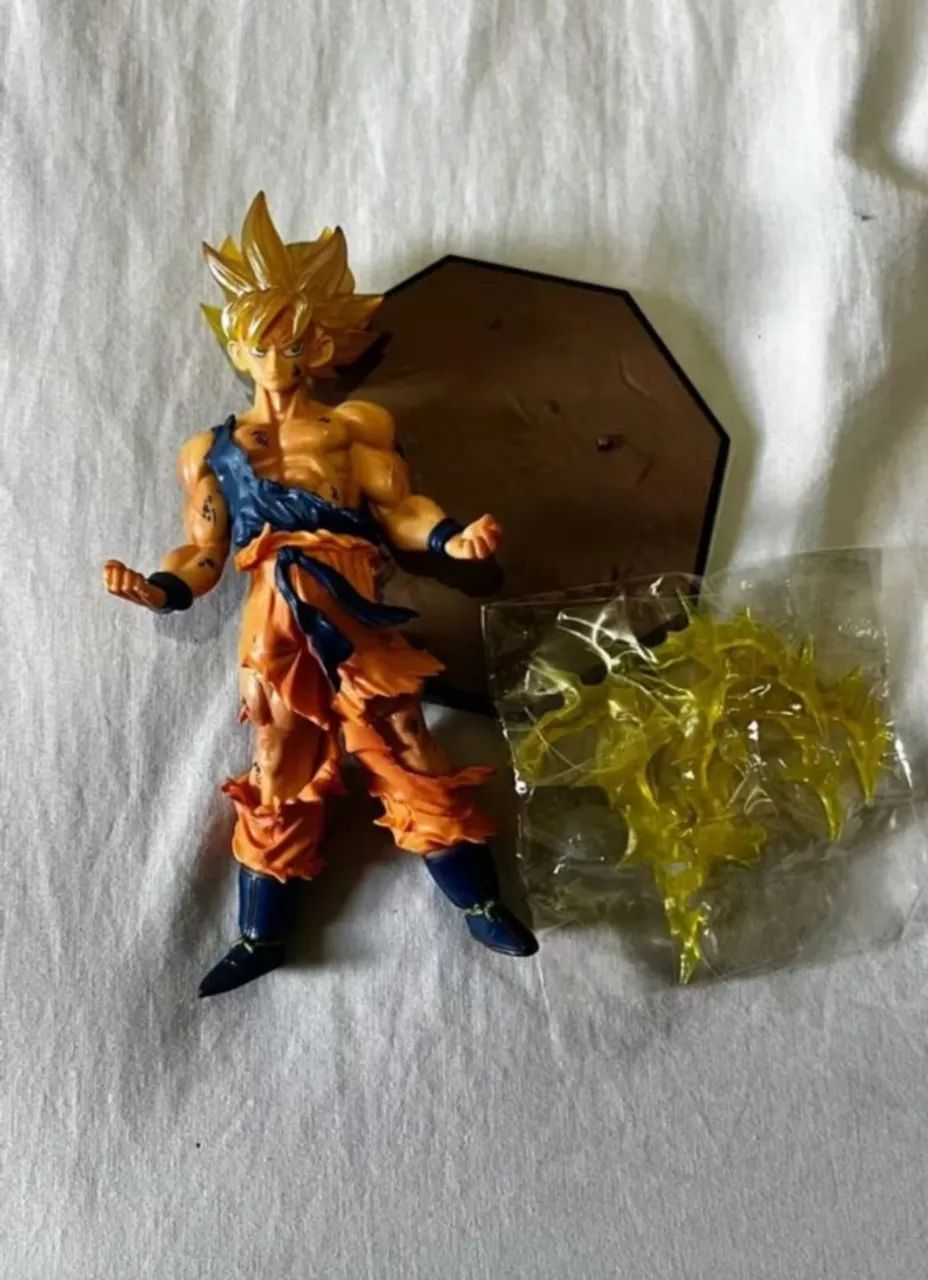 Goku Super Saiyajin Dragon Ball com Base e Efeitos - Foto 4