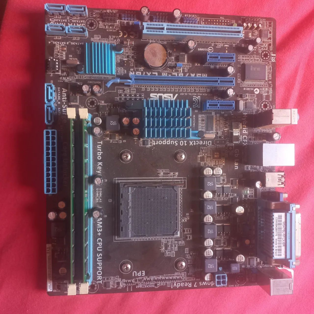Kit com placa mãe e memória ram vem sem processador  - Foto 3