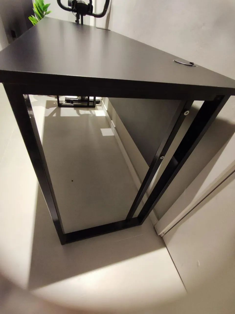 Mesa escritório modelo industrial, com pés de ferro preta - Foto 3