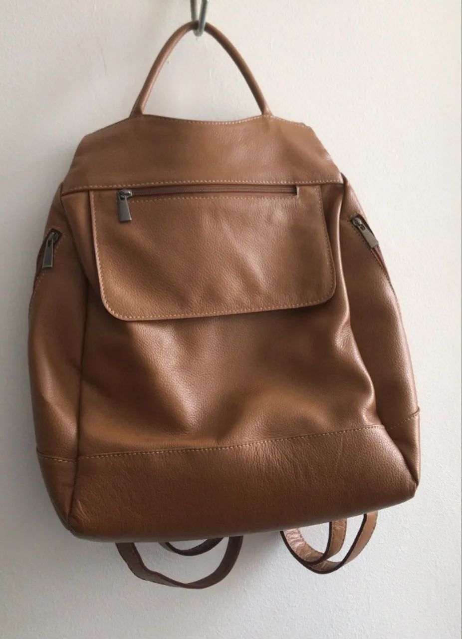 Mochila feminina, em couro puro, nova