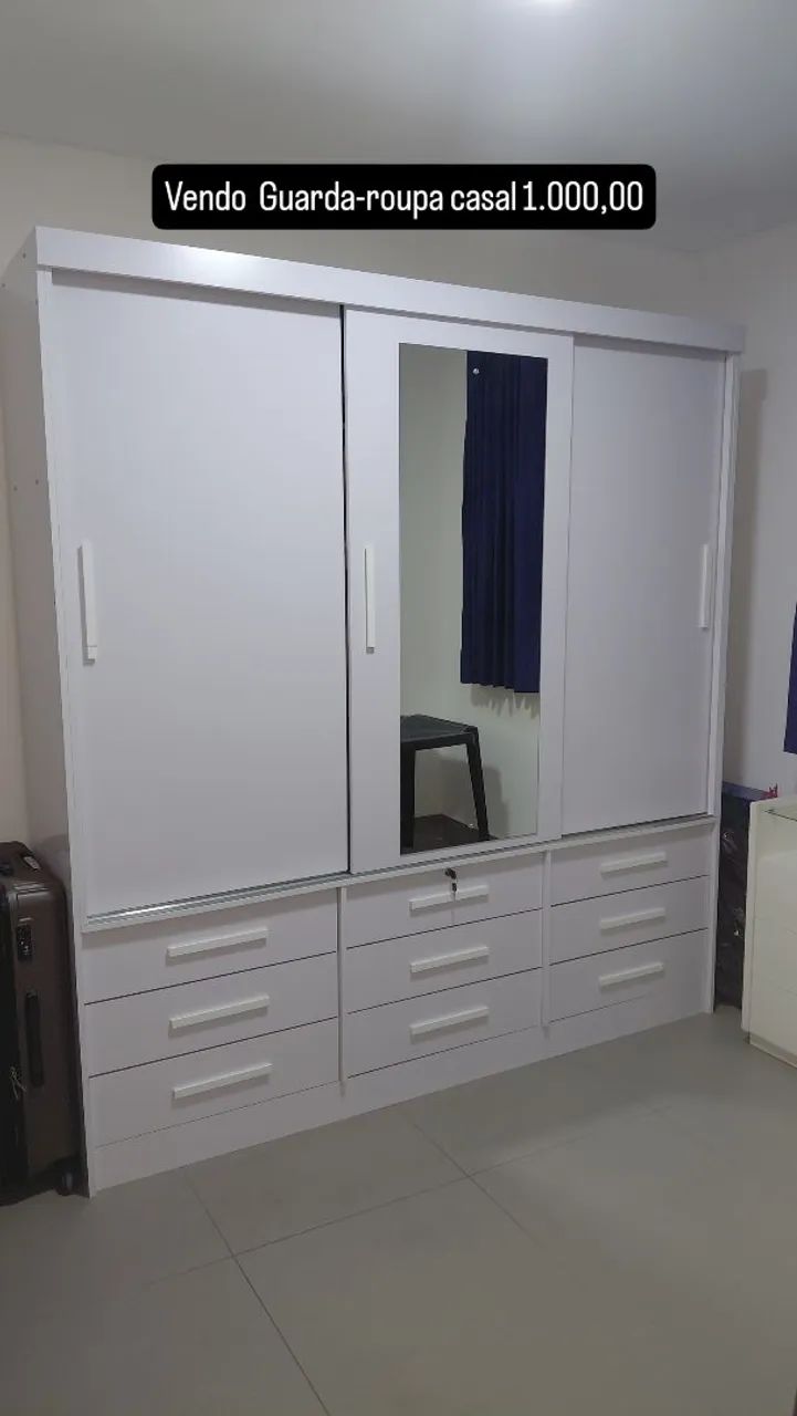 Guarda-roupa casal com espelho