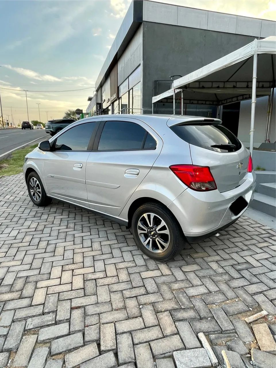 Chevrolet Onix Hatch LTZ 1.4 8V Flex Power Aut. 4P 2016 - Foto 2