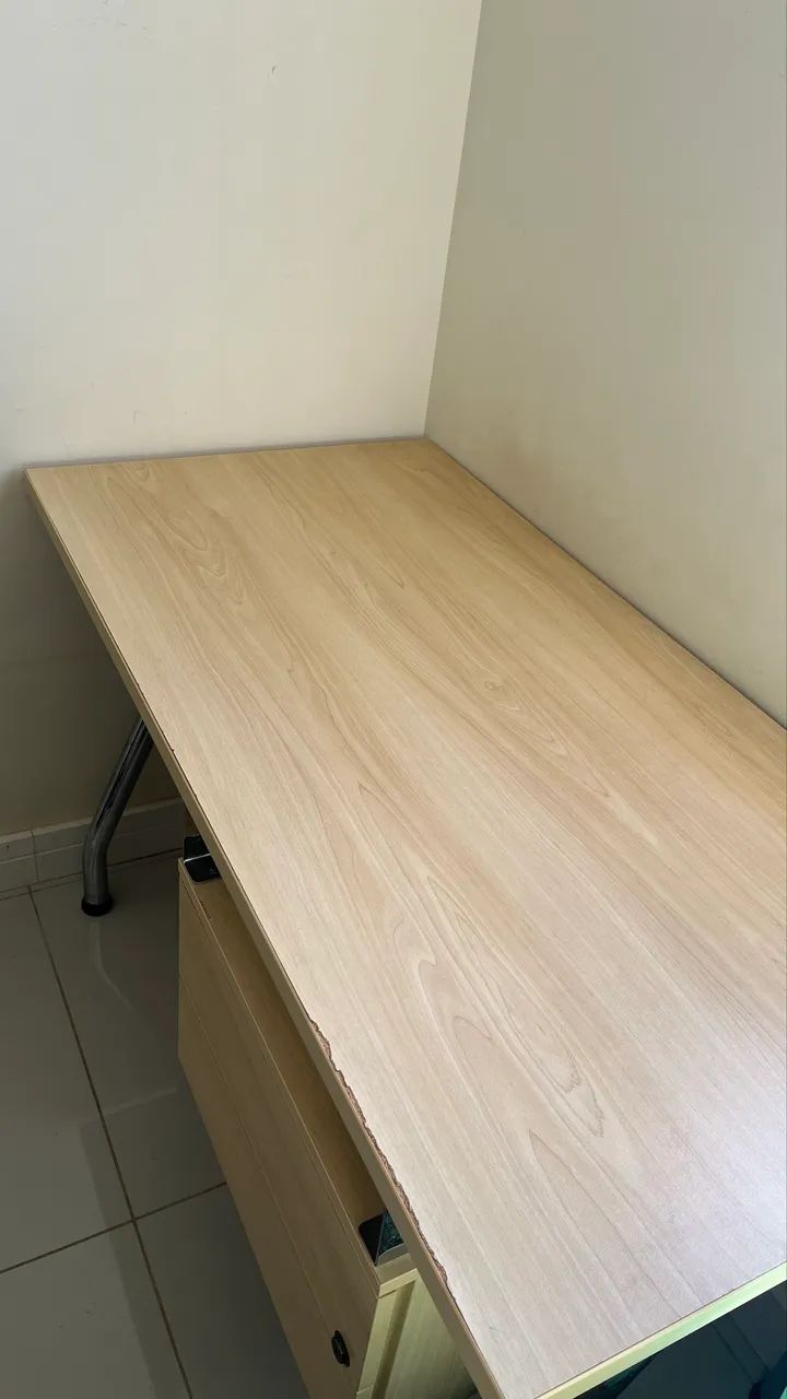 Vendo Escrivaninha / Mesa para Escritório com Gaveteiro