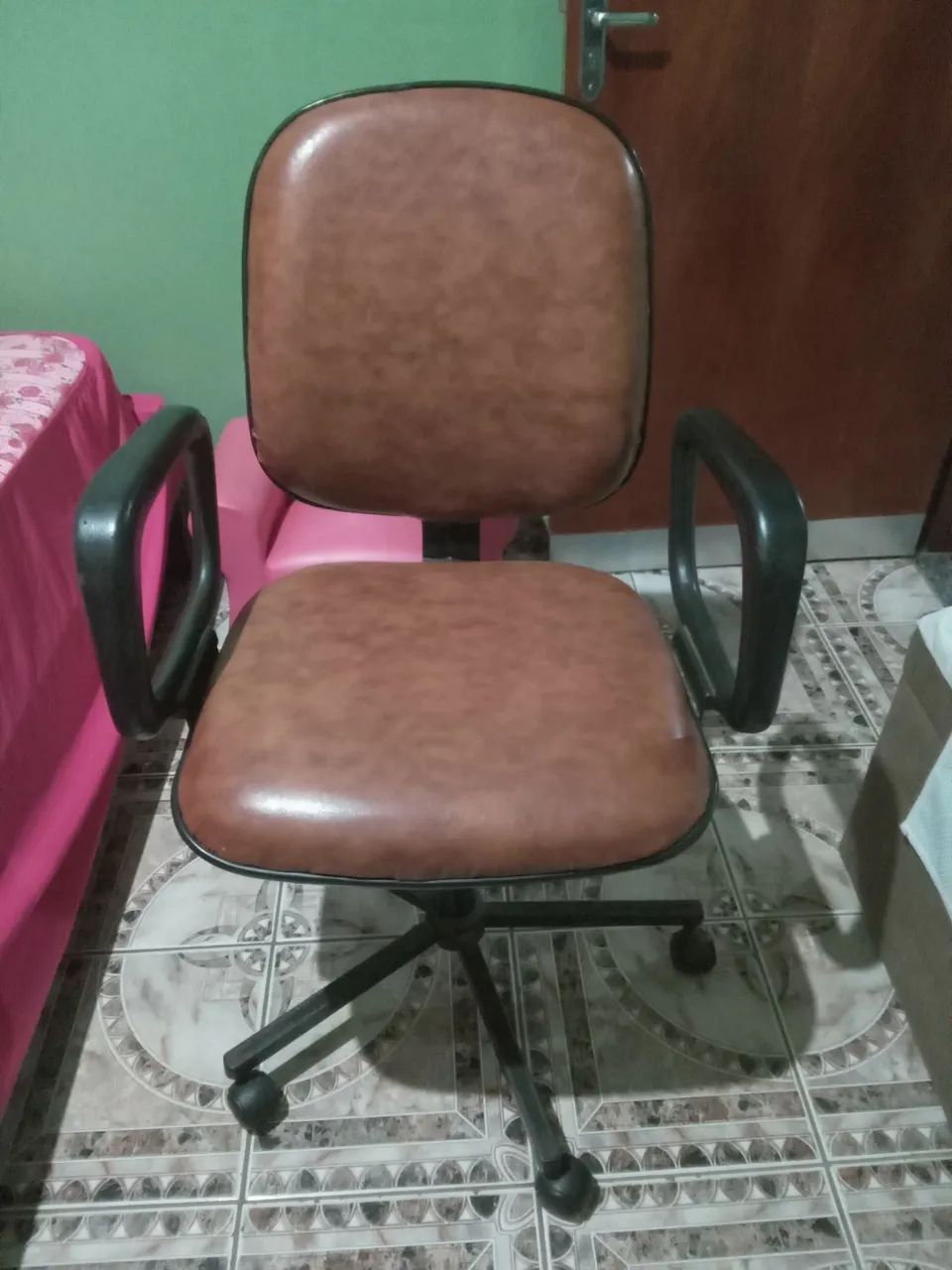 Cadeira  giratória  em anapolis  - Foto 3
