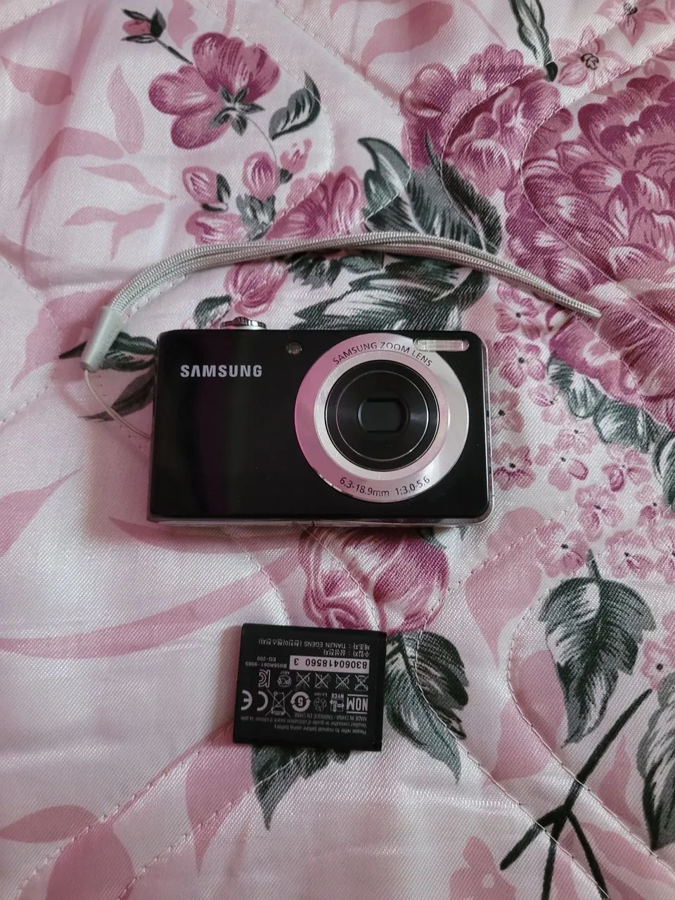 Câmera digital samsung preta de 12.1 megapixels com self frontal ler descrição 