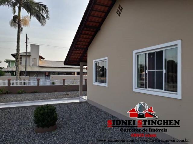 Linda casa na Praia, com laje e distante a poucos metros da água - Foto 8