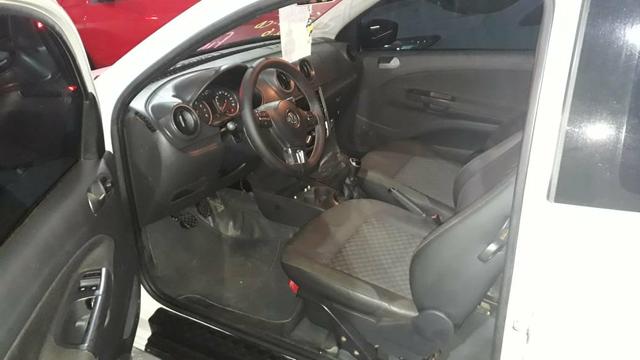 Vendo uma vw nova saveiro g6 cd trendline 68km completa 2014/2015 - Foto 6