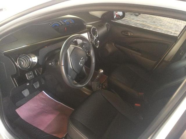 Vendo Toyota Etios Sedan 2016 Manual - Foto 2