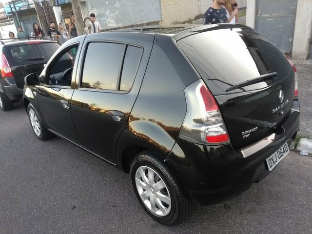 Vendo Sandero 2014 completo. Troco por moto *. Financio - Foto 3