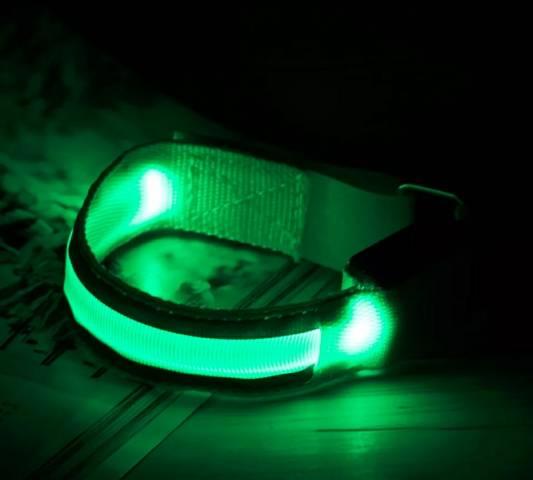 Braçadeira de led para corridas - Foto 5