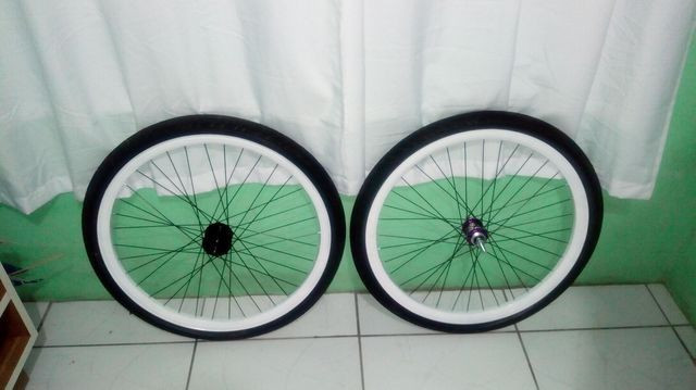 Aros completos com pneu (vendo pneu separado)