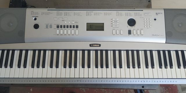 Teclado Yamaha dgx 220