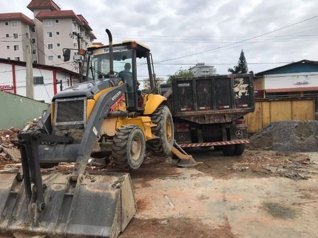 Locação de Maquina e Caminhão para terraplanagem