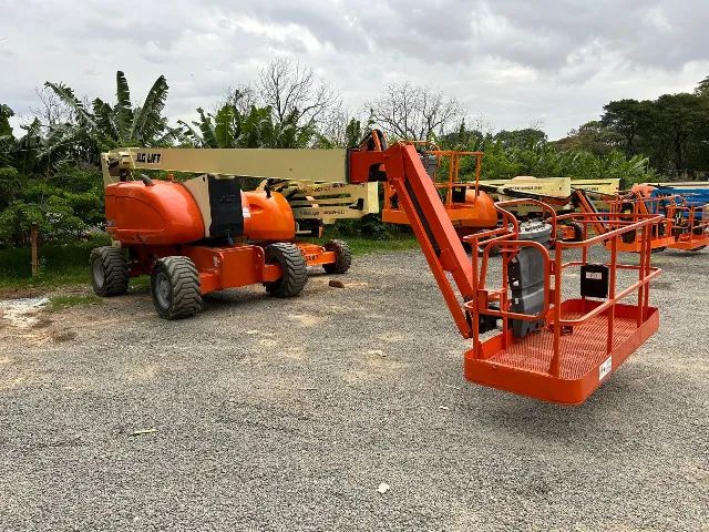 Plataforma Elevatória 800AJ Jlg 26,18 metros perfeito estado - Foto 3