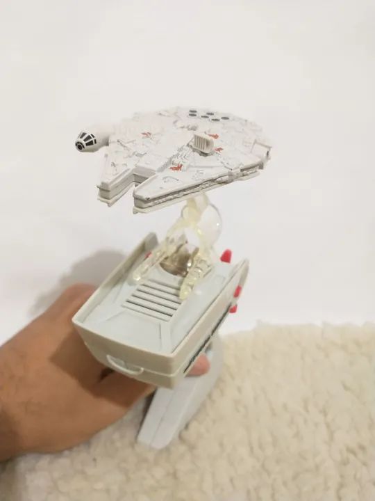 Controlador de voo C/ Nave Millenium Falcon - Star Wars - Hot Wheels - 1/64 - LOOSE - Foto 3