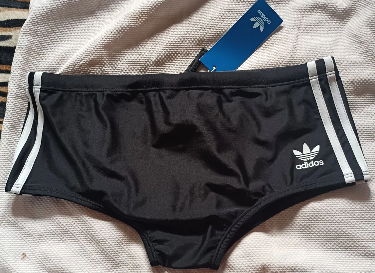 Sungas Adidas - Tamanho P - Preta