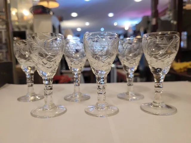Taça Antiga De licor Cristal. Valor unitário. 8,5 cm.  