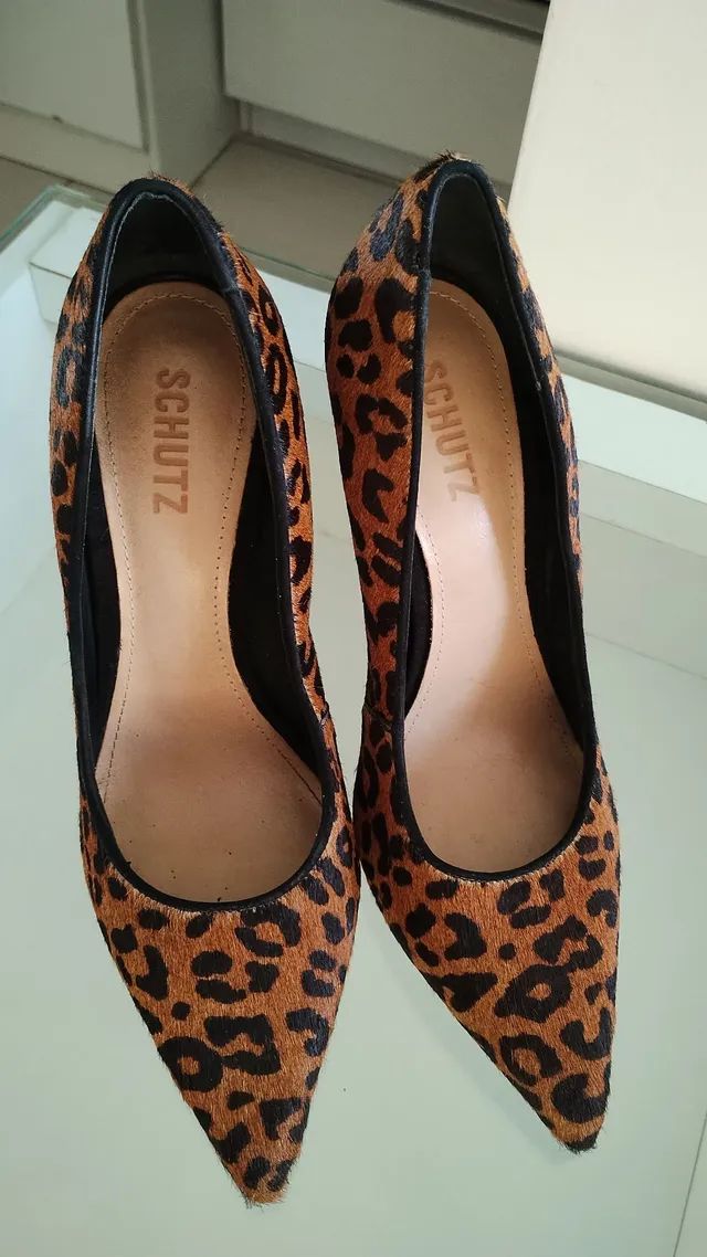 Scarpin sales onca schutz