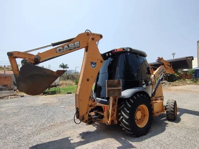 Retroescavadeira Case 580n Ano 2015