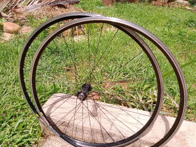 Par de aros Mavic CXP22 aro 700 semi novos, brinde cubo dianteiro Shimano e enraiação.  - Foto 6