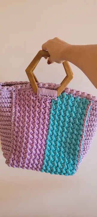 Bolsa de croche em fio de malha 